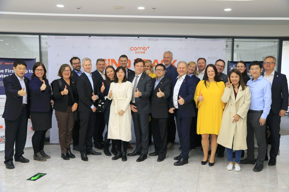 CombplusHQ's tweet photo. Great pleasure hosting a Norwegian innovation ecosystem delegation led by @NorwayinChina and @InnovasjonNorge on COMB+ campus. Excellent discussions and experience sharing on Sino-Norwegian tech and innovation exchange and cooperation 🇳🇴🇨🇳 https://t.co/lLdRUzqjUQ