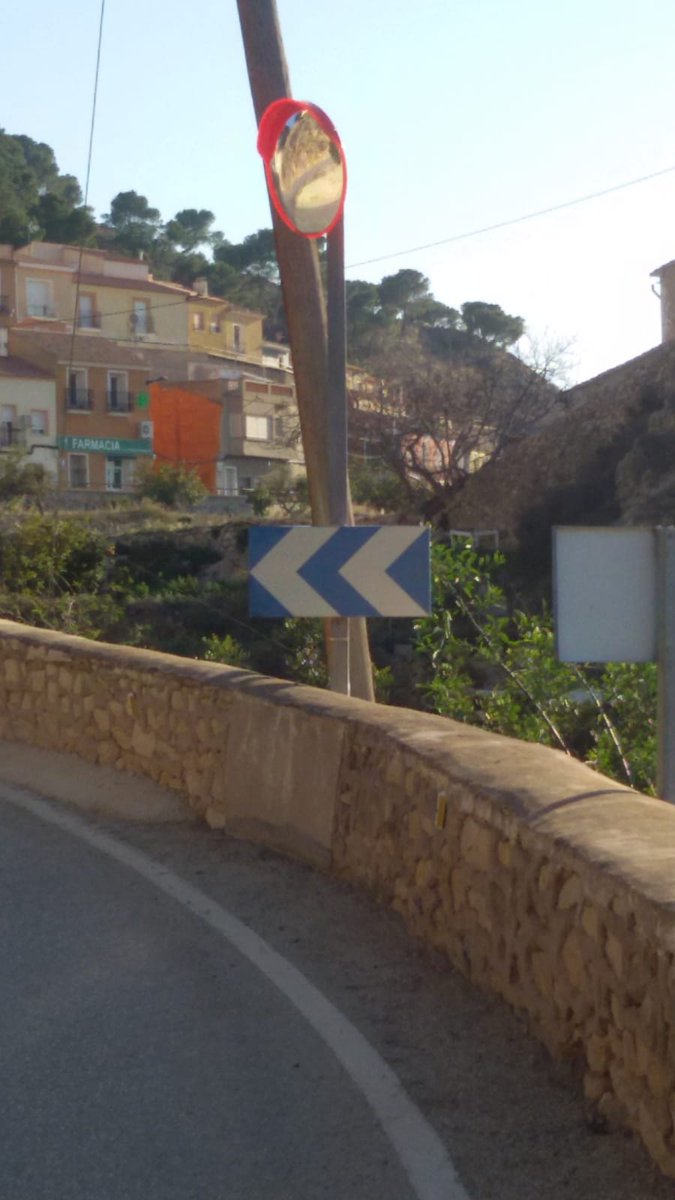 CompromisBusot's tweet image. ▶️Un Dels precs que vam Fer s l&apos;equip de govern a l&apos;anterior plenari era arreglar l&apos;espill del c/ Xixona, que feia anys que estaba trencat i era un perill per la falta de visibilitat en la curva

#CompromísPerBusot
#SomLaTeuaVeu