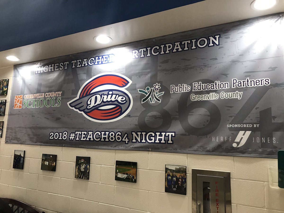 AnselSanders's tweet photo. #MakeSummerCount is more than a @PEPGreenville initiative, it’s a community movement to eliminate the summer reading slide for thousands! Excited to kick off the 6th MSC season today, arm-in-arm (and up early!) w/ @MonaviewES @gcschools @ScholasticEd @ScanSource @WSPA7 #Teach864 https://t.co/k52gHPjFgt