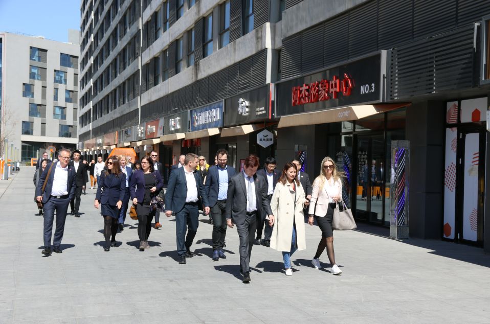 Great pleasure hosting a Norwegian innovation ecosystem delegation led by <a href="/NorwayinChina/">Norway in China</a> and <a href="/InnovasjonNorge/">Innovasjon Norge</a> on COMB+ campus. Excellent discussions and experience sharing on Sino-Norwegian tech and innovation exchange and cooperation 🇳🇴🇨🇳