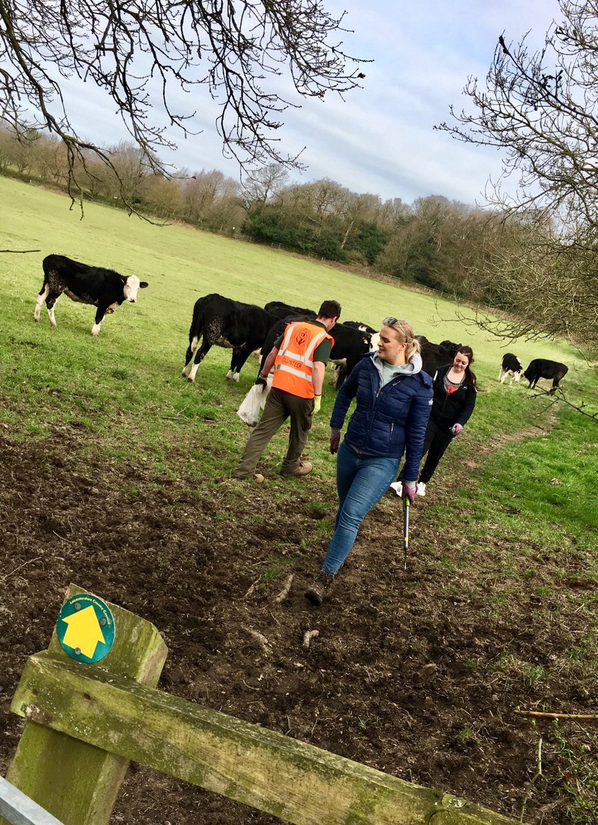 MoultAngela's tweet photo. @HSBC_UK @HSBCUKBusiness Great day volunteering at #bradgatepark maintaining the dry stone walls #smallbusinessbanking https://t.co/d67UuVHIek