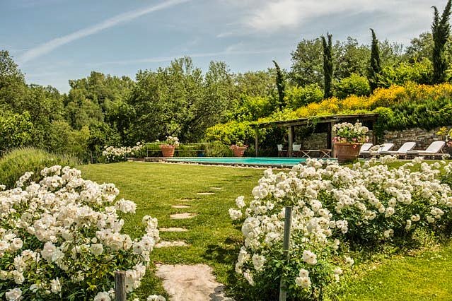 ultravilla's tweet photo. A sensational spring has sprung in #Chianti! Surround yourself with floral scents at Casa Querceto 🌸
From #thebestinitaly

#ultravilla #italyexpert #tuscany #italy #luxuryvilla #luxurylifestyle #luxurytravelexpert #springthing #springfling #marchtravel #springinitaly https://t.co/fEVnePQ15e
