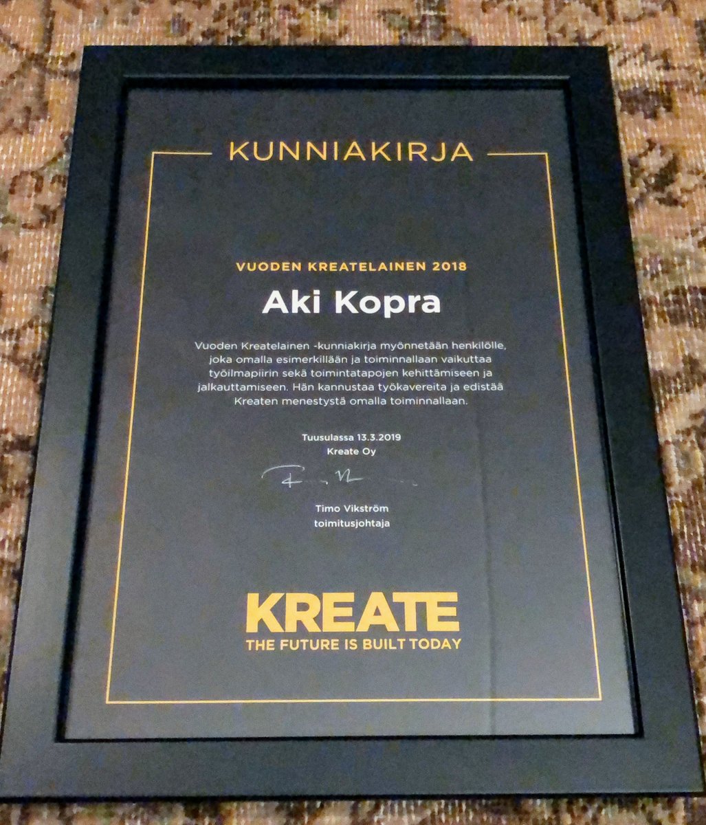 Hienoa saada arvostusta ja tunnustusta työstään myös kuukausittaisen palkkakuitin lisäksi! Kreaten toimihenkilöpäivillä minulle esitettiin "Vuoden Kreatelainen" tunnustuspalkinto. linkedin.com/feed/update/ur… #kreateoy #kreatebim <a href="/KreateOy/">Kreate Oy</a>