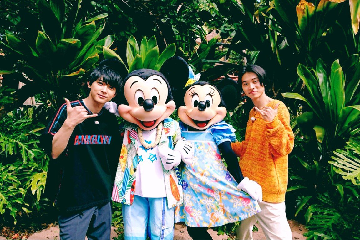 kingdomthemovie's tweet photo. ◤  映画『#キングダム』
       #メディア情報📺  ◢

本日3月27日（水）21:00～
日本テレビ「#今夜くらべてみました」

#山﨑賢人 さん＆#吉沢亮 さんが
ハワイ女子会にサプライズ登場❗️
お見逃しなく！

写真はハワイでのオフショット📷
※予告なく変更となる場合があります。 https://t.co/bRyaO38wTJ