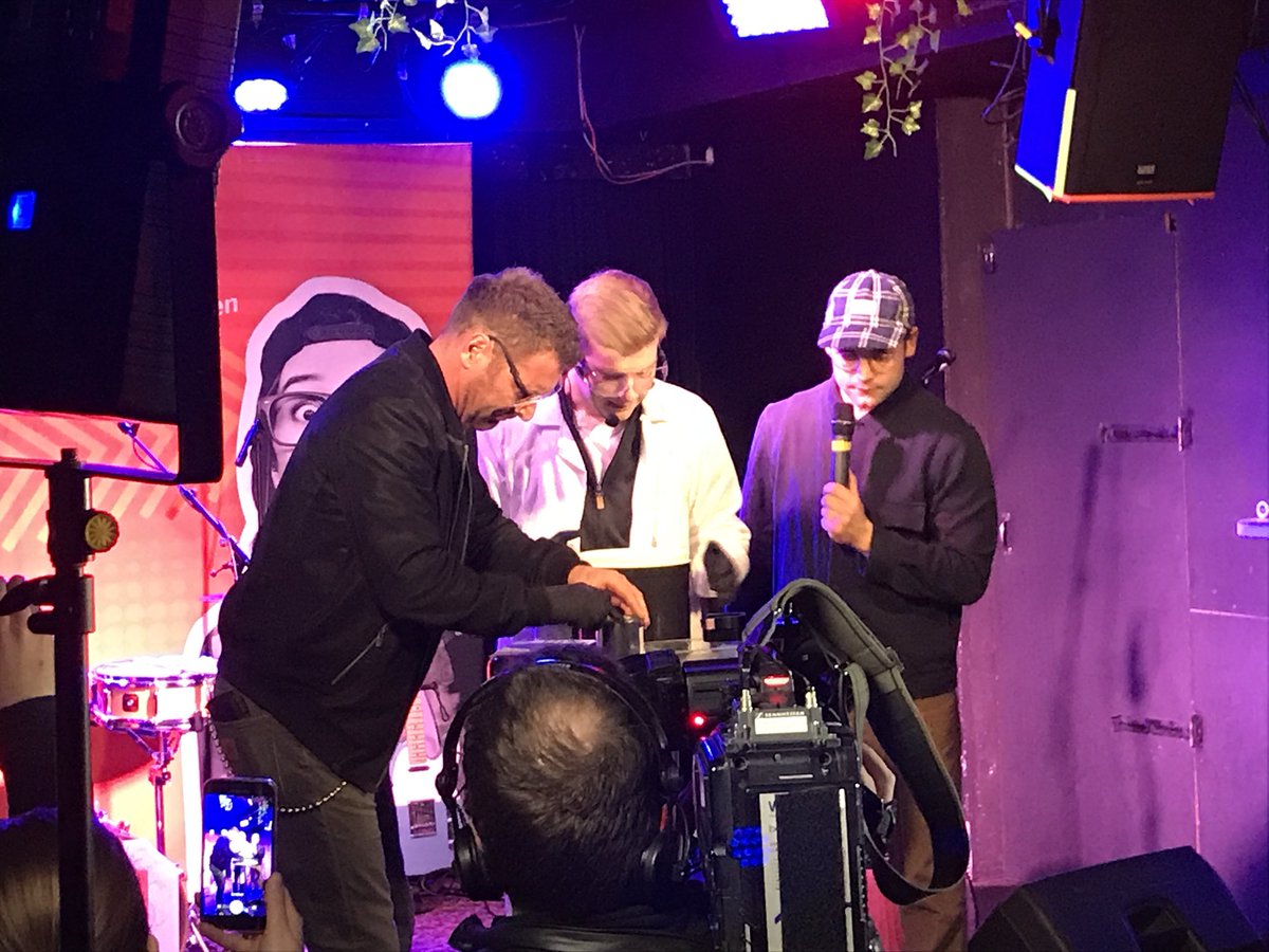 NiedersachsenME's tweet image. Ranga Yogeshwar, Frank Schätzing und Gesche Joost reden auf der @ideenexpo u.a. über Künstliche Intelligenz, dazu noch RoboCup, ScienceSlam, YouTuber wie @DoktorWhatson und viel viel mehr: Die IdeenExpo 2019 wird bunt! 💡 #machdocheinfach