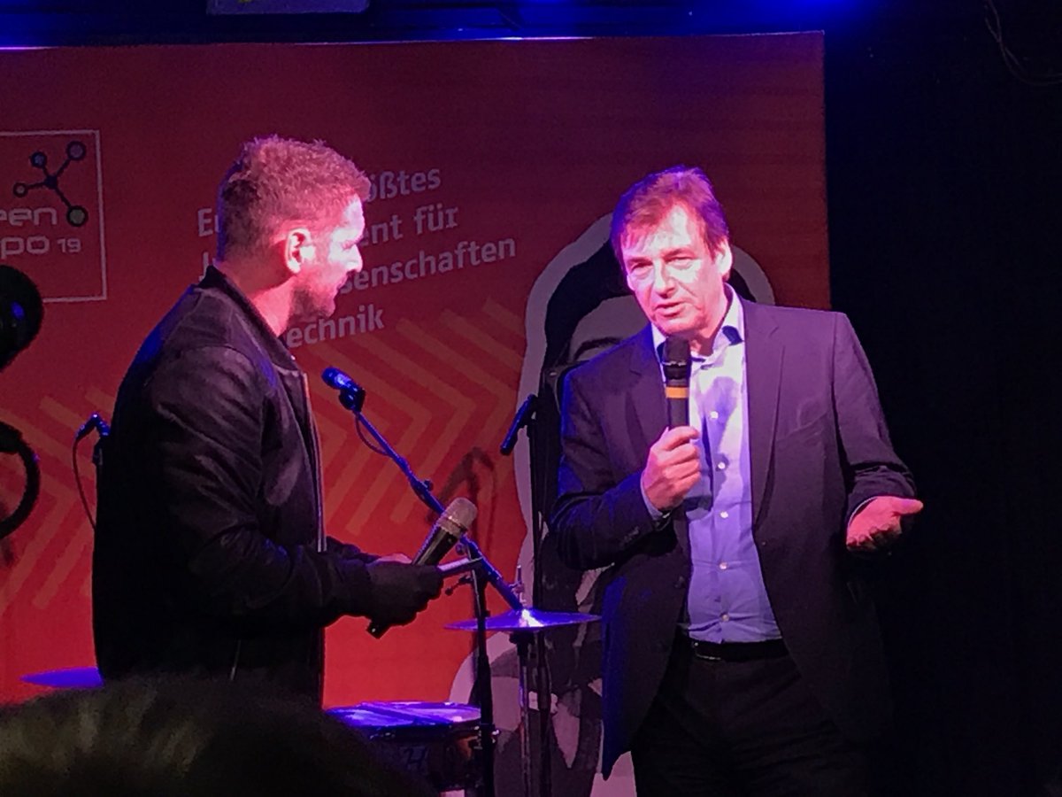 NiedersachsenME's tweet image. Ranga Yogeshwar, Frank Schätzing und Gesche Joost reden auf der @ideenexpo u.a. über Künstliche Intelligenz, dazu noch RoboCup, ScienceSlam, YouTuber wie @DoktorWhatson und viel viel mehr: Die IdeenExpo 2019 wird bunt! 💡 #machdocheinfach