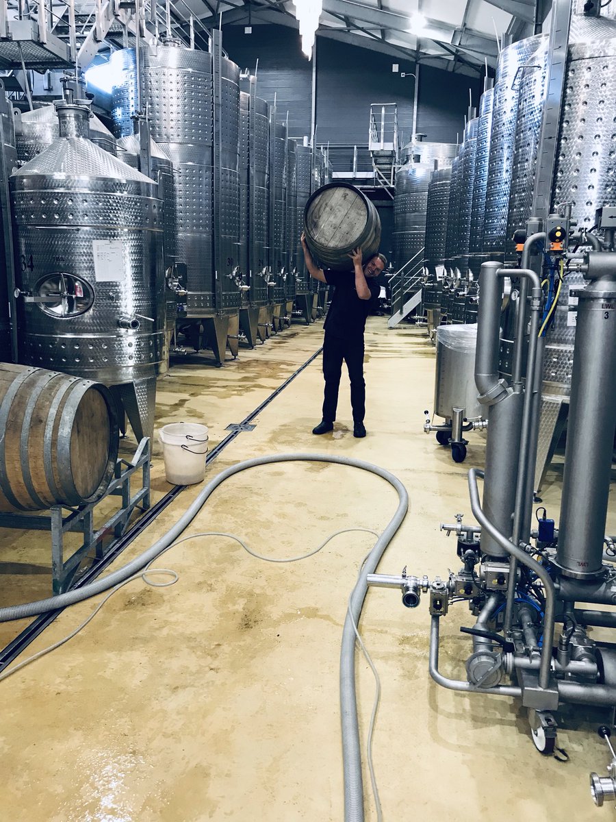 MullerJock's tweet photo. No forklift ... No problem :)                    Keeping it real at Benguela.                   @BenguelaCove #Thankyou https://t.co/y5l3vdQGVI