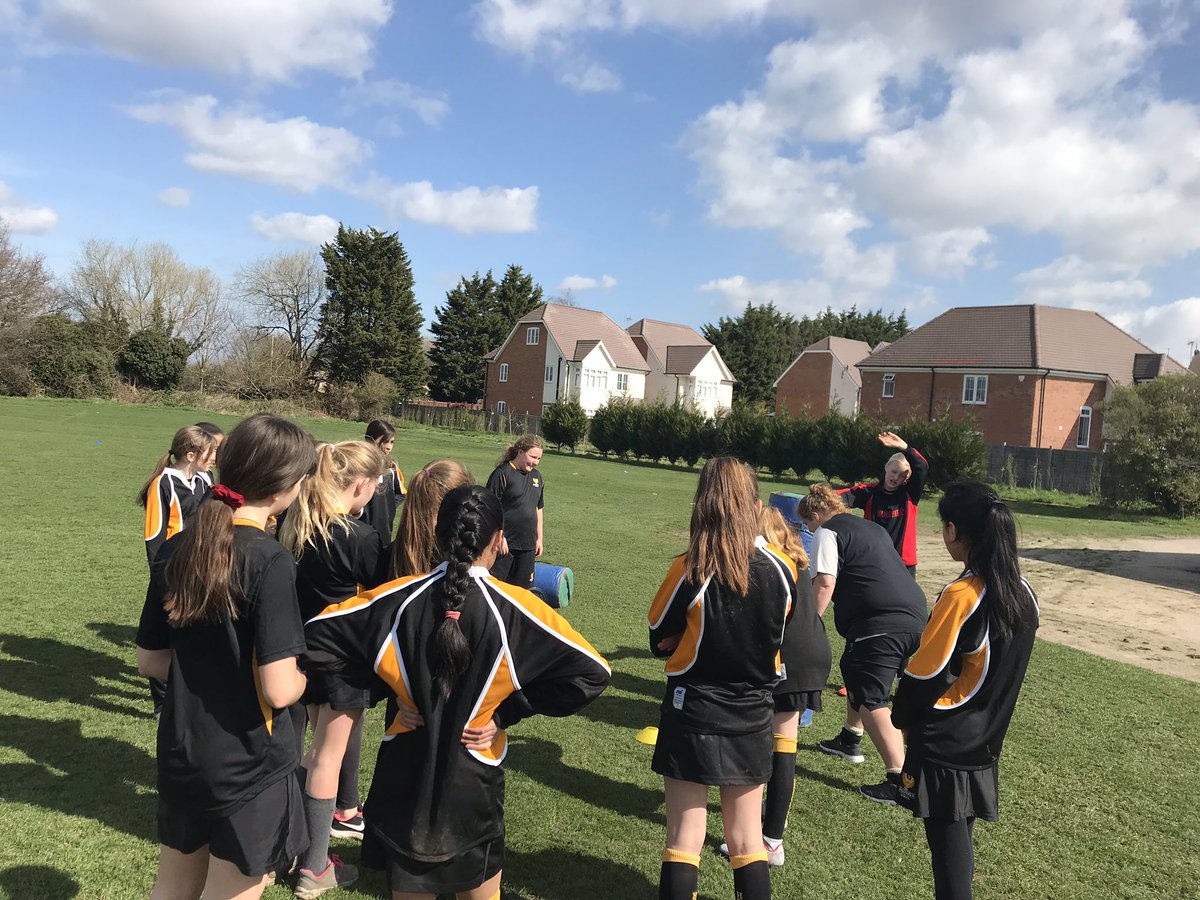 HF_PhysEd's tweet photo. Glorious day for some rugby 🏉😎 @hf_phoenix https://t.co/J3D9ArK9bC