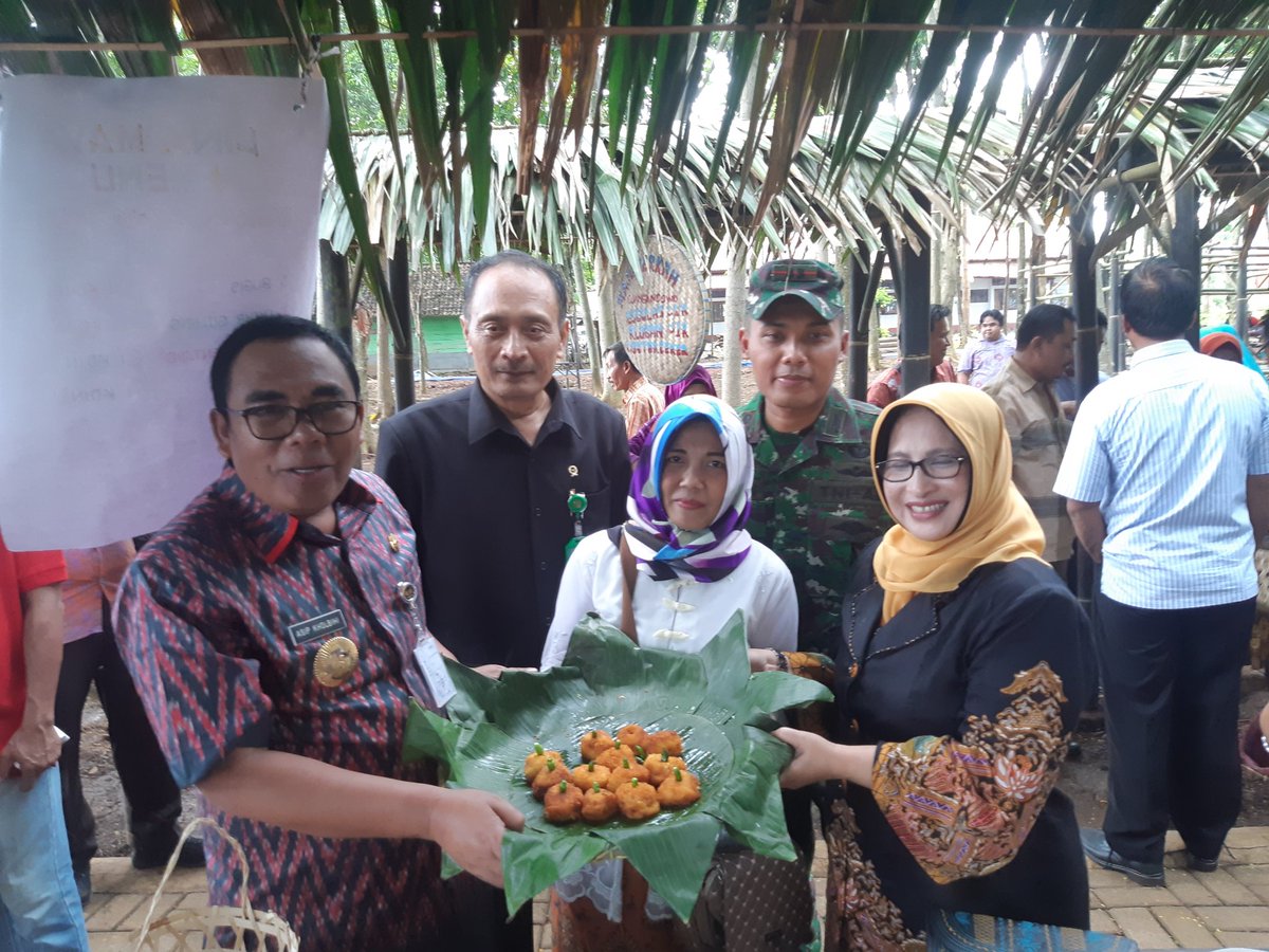 Terus Bergerak, ide dan realisasikan ide Hutan Kota Kajen menjadi Pusat Kuliner Lokal Jadoel
<a href="/AsipKholbihi/">Asip Kholbihi</a> 
<a href="/DWKabPekalongan/">IG: @masmbakkabpekalongan</a> 
<a href="/Dinporapar/">Dinporapar Jateng</a>