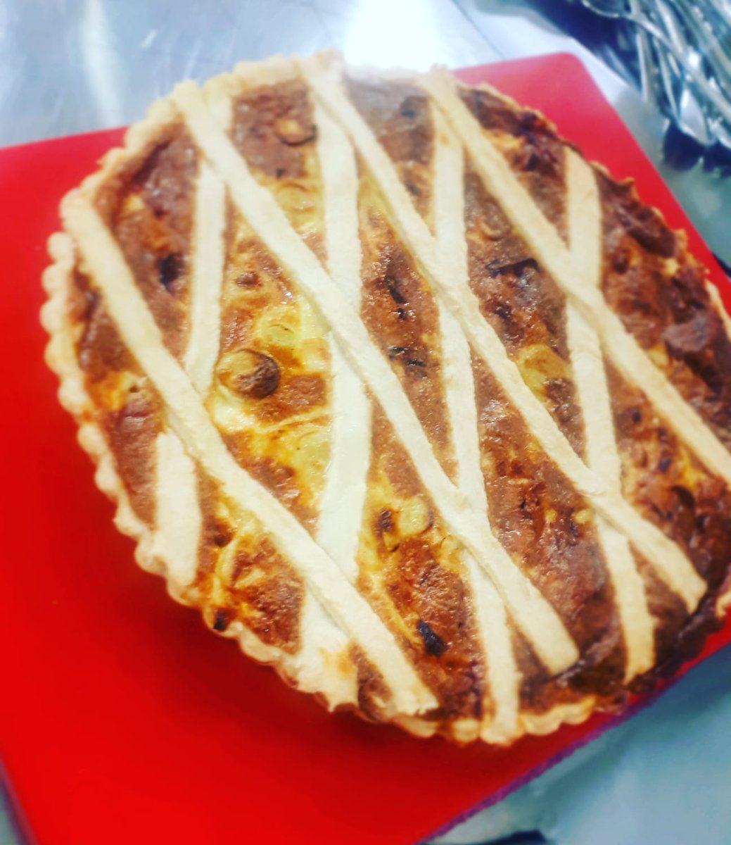 istitutomorano's tweet photo. #Esercitazione della classe III F1b
con lo chef prof Sabatino Nunziata :
#Quiche ai #porri e taleggio,
Crespelle ricotta e spinaci con besciamella,
#Straccetti di #tacchino ai #funghi con cavolfiori gratinati.
#pics #IstitutoMorano #Picoftheday #food #cooking #Chef #SoloCoseBuone https://t.co/4nYUah35J2