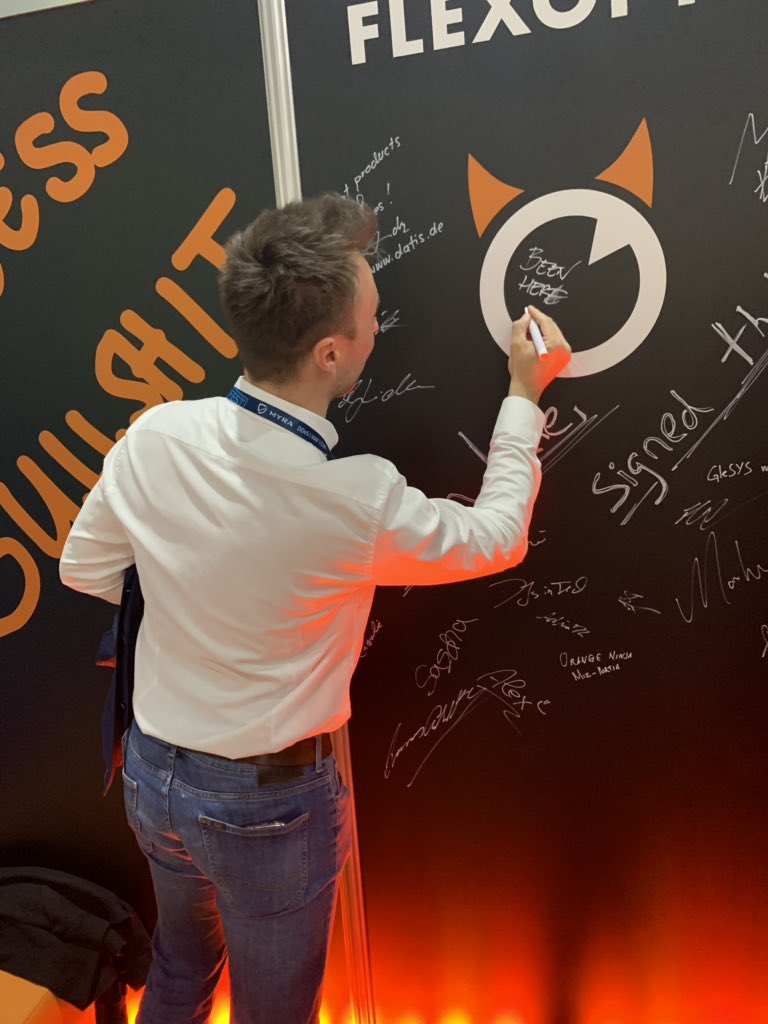 flexOptix's tweet photo. #Booth29 is abuzz with activity! Drop by to meet us & put your signature on our wall. #Flexoptix #G29 #CloudFest2019 #CloudFest #FlexopixOnTheRoad #MeetUs #OrangeGuys #HandsOn #FlexboxCreators #OrangeBooth #CloudFest #Rust #Germany https://t.co/9I5fVSEvHn