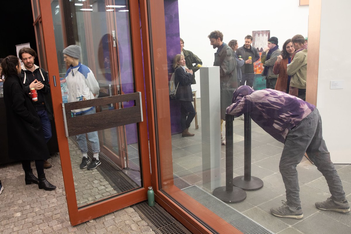 eSeLat's tweet photo. Photos! ...an evening of full of artsy dinosaurs and fresh #offspaces feat. #SORT, @OneMessGallery, #PFERD >>  #UeberDasNeue Midissage @belvedere21wien https://t.co/CQeFllLWgY #AbouttheNew https://t.co/D1k1JosHM1