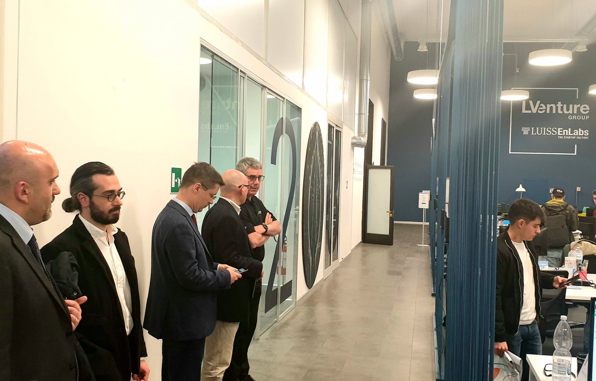 RachelHentsch's tweet photo. Bill Aulet event #3 in Rome - tour and chat at @EnLabs @BillAulet @tommaso_troiani @RMagnifico @5anatre @d_aspromonte https://t.co/Ms8C4zQjSa