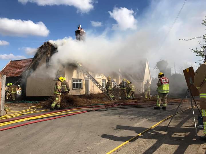 Bee_Wiles1's tweet image. A roof fire at The Ship in Levington. Under control for the most part. No injuries. 12 pumps currently on scene fighting the fire. Suffolk Fire Service doing a wonderful job as always.