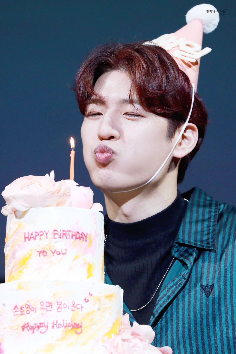 by_god0113's tweet photo. 두번째 스무살, 생일축하해💙 #지오디 #손호영 #HOIiday https://t.co/STHQhOeDBC