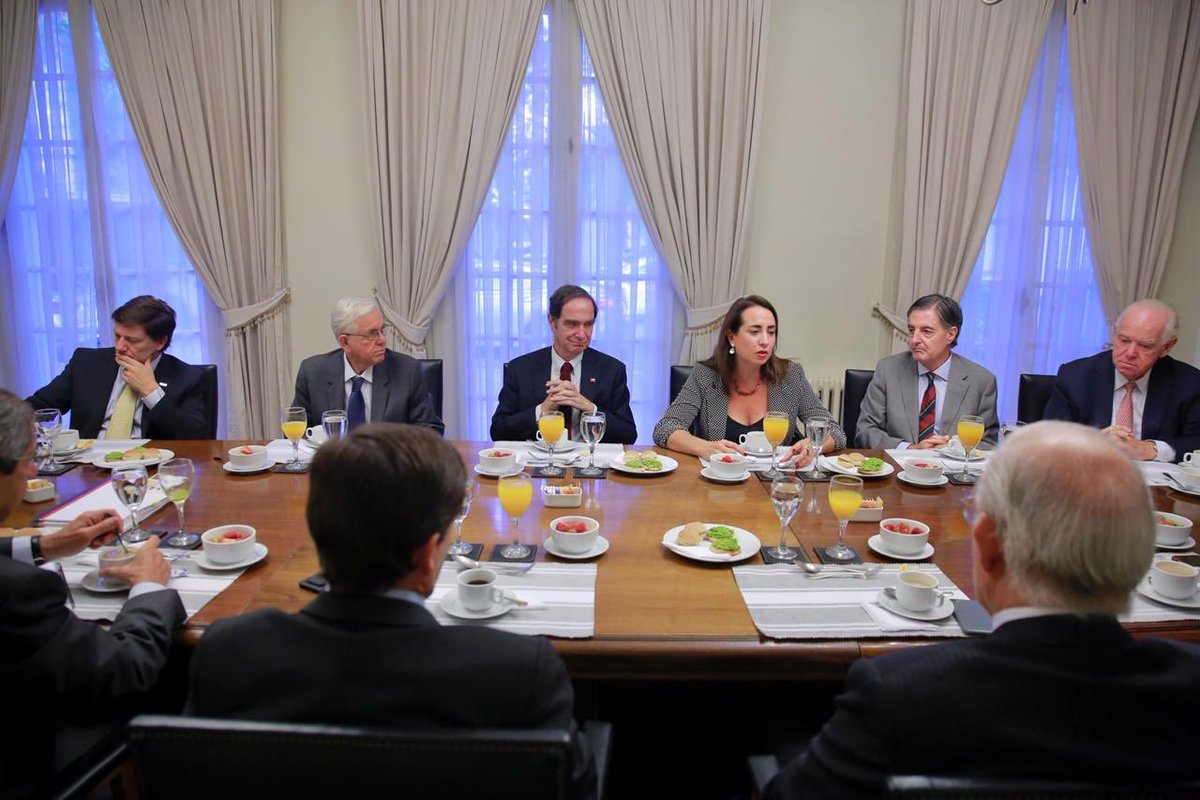 SubseDDHH's tweet photo. 🔊#EnPautaMinjuDDHH
Ministro @hernanlarrainf junto con Subsecretaria @LoreRecabarrenS se reúnen con @alfonso_swett, Presidente de la @CPCchile y su directorio, previo firma de convenio de colaboración entre ambas instituciones.
#DDHHAntesQueTodo https://t.co/PFpgVo0DjY