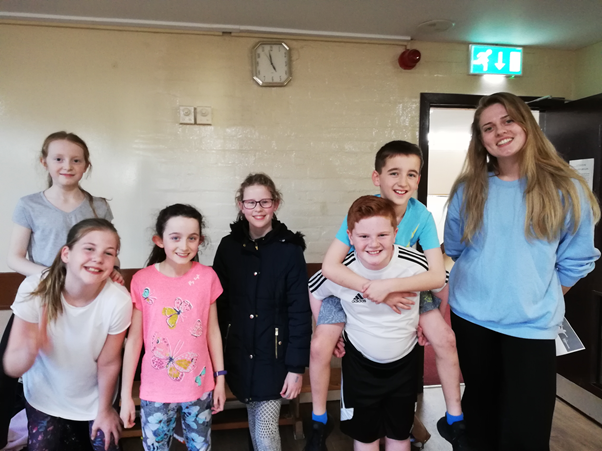RPSinStirling's tweet photo. Members of the after school Netball club attended a Netball Festival in Bridge of Allan on Friday evening run by Active Stirling. The team are pictured with Lauren Tait, who helps run the after school club and is a member of the National Scottish team, the Scottish Thistles. https://t.co/05KWvWWQnE