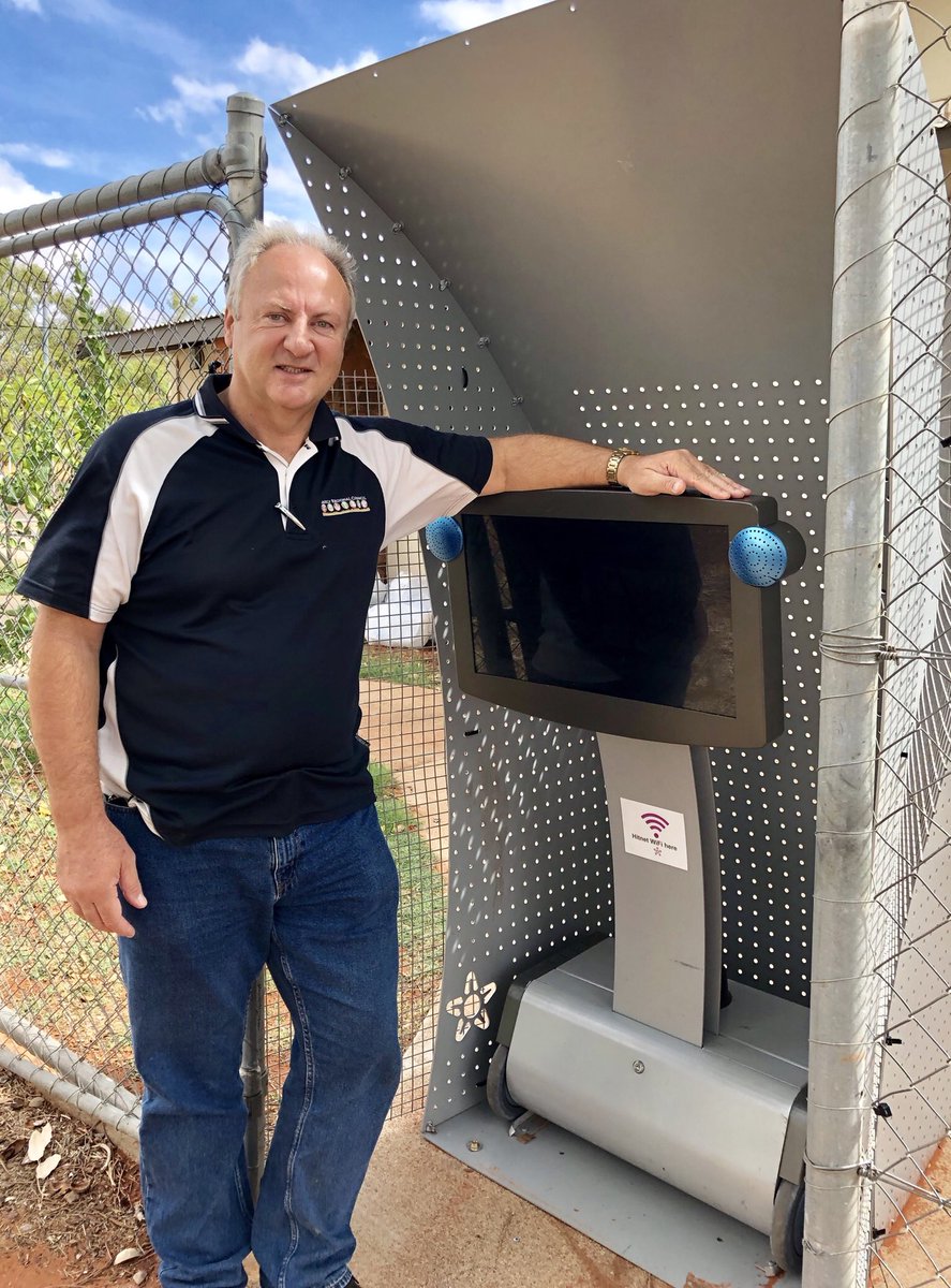 SteveEdgoMLA's tweet photo. Today I visited #BRADAAG to checkout one of our new residents, #MobileMax which will help provide vital information to young people & also public Wi-Fi. Max is well used during the evenings at the outreach centre where the young people hang out. Thank-you @HITnet_au. https://t.co/T4BvDHexl4