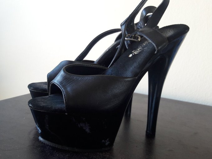Here's pics of the famous heels I wore in my years of featuring all over world lol u can still see the