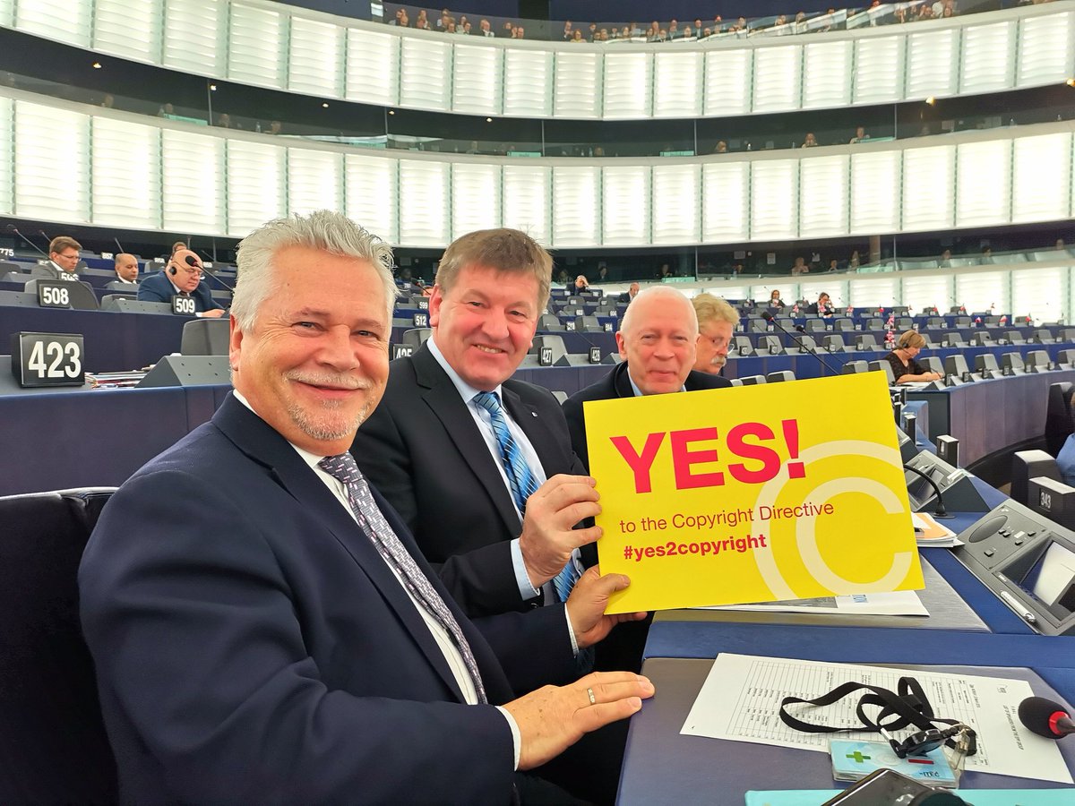 Franc_Bogovic's tweet photo. Prvi korak za pravičnejšo obravnavo avtorjev na spletu je narejen. 👍👍👍 #Yes2Copyright #CopyrightDirective @EUForCreators @NovakLuka @stibernik @aipa_k @EPPGroup @AxelVossMdEP @strankaSLS https://t.co/2UetlSAroR