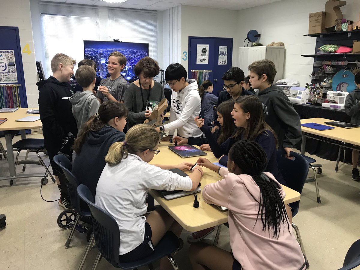 Sixth graders celebrate their scanned chess pieces that <a href="/peacefulpendant/">Sarah Magner</a> worked hard to 3D print over spring break. Such enthusiasm in the room! #myflinthill