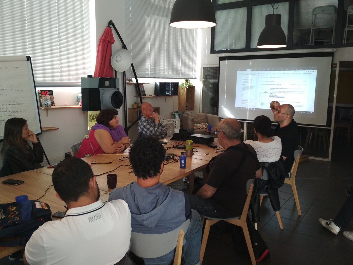 data_sud's tweet photo. Form-action de médiation aux données avec les médiateurs numériques @arsenicpaca cc intervenants @datactivi_st et @Anonymal Bravo et merci ! Avec des données @AtmoSud sur #DataSud ;-) https://t.co/7sKJJCV1Df
