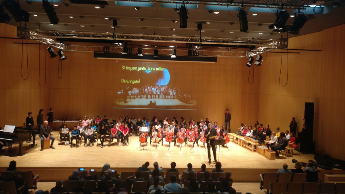 mmaydeu's tweet photo. Avui alumnes de 3r de primària @sagratcorvic  al concert "Si toquem junts sona millor". Acostem la música a tot l'alumnat. Enhorabona https://t.co/bRUSkPGYfi