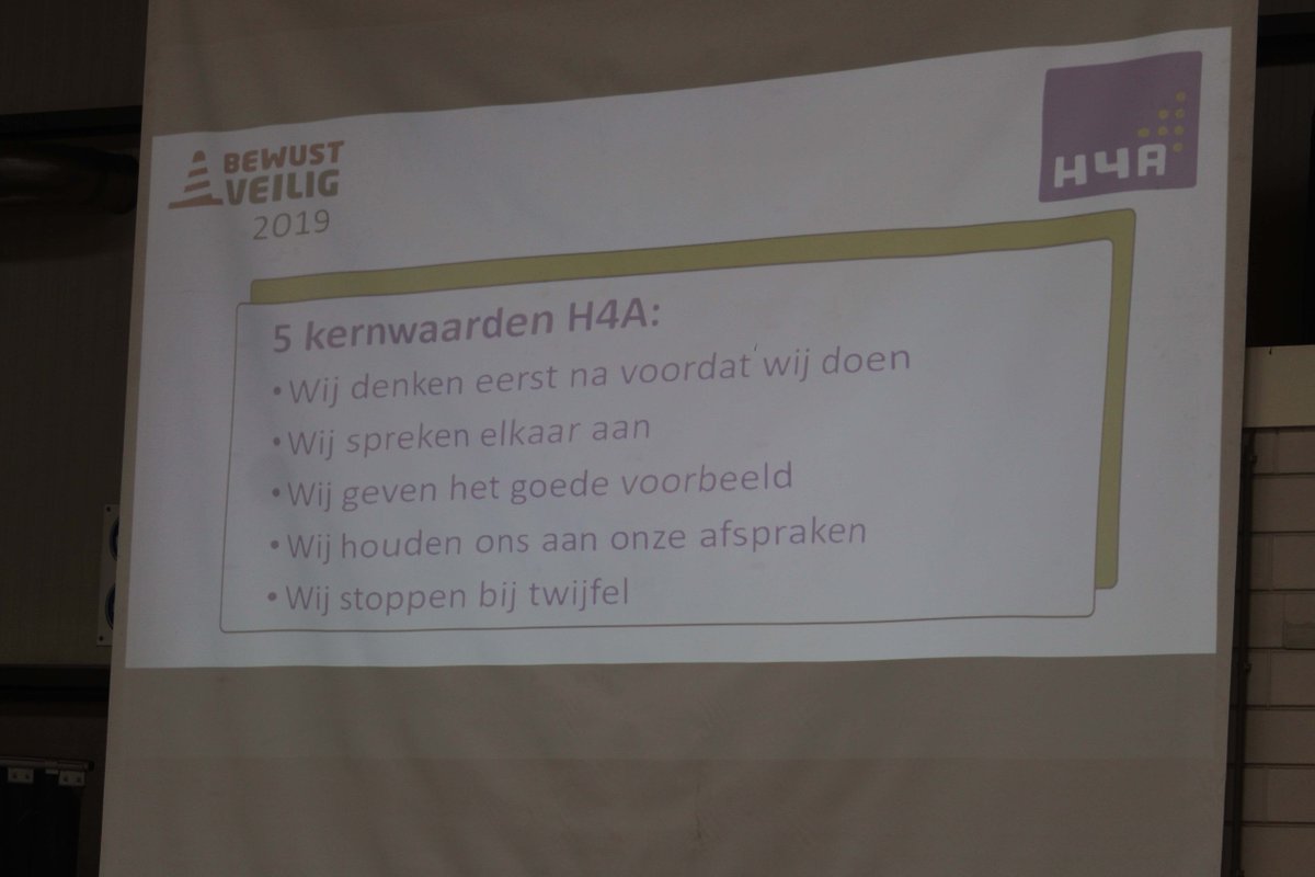 H4A_'s tweet image. 365 dagen per jaar besteden wij aandacht aan veiligheid. Maar vorige week vrijdag deden we dit extra tijdens de Landelijke Veiligheidsdag. Samen met al onze medewerkers! #BewustVeilig #MaakhetbijH4A #Safetyfirst