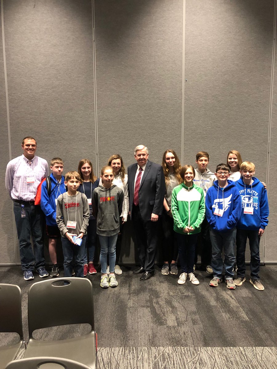 WPSDTech's tweet photo. Middle school STEAM students had the chance to visit with MO Governor Mike Parson yesterday at KC STEM alliance at UCM! https://t.co/7757Qtj7GO