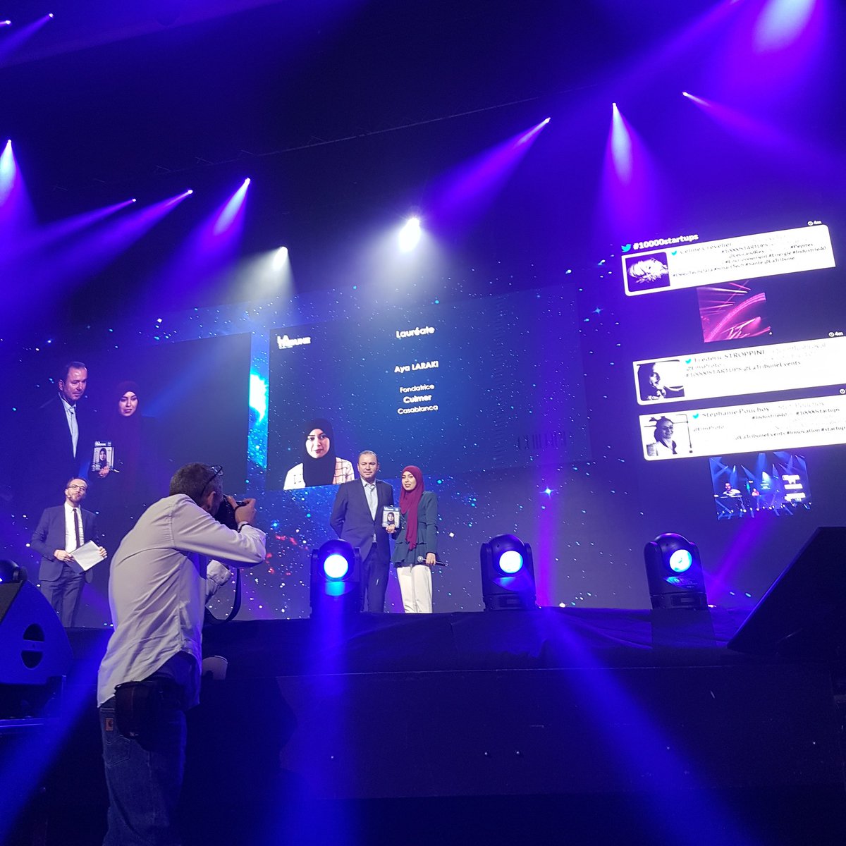 Djouman4Africa's tweet photo. Remise des prix #10000startups by @LaTribune.
Nous étions aux côtés de la team @AFRICAMOVESINNO qui decernait un trophée à la meilleure #startup #africaine : cuimer du #Maroc, de la peau de poisson #dechet valorisée en cuir responsable.
#innovation #EconomieCirculaire https://t.co/bK11b0KXVP