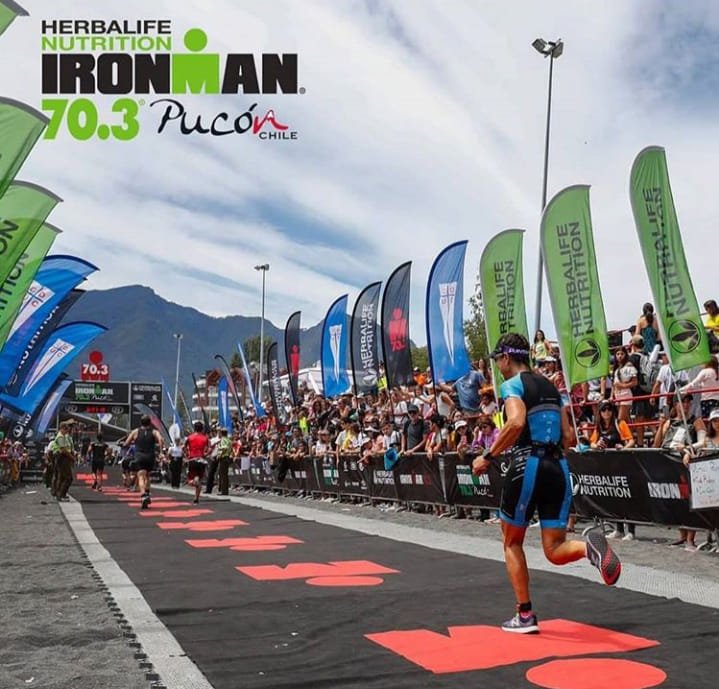 courier_turismo's tweet photo. Anunciamos orgulhosamente que, pelo 8º ano, a #CourierTurismo representará no país o #IM703Pucón, eleito o mais bonito do mundo. Com uso exclusivo da imagem, chancela e inscrições garantidas. Fica ligado: em 4 semanas abrem as inscrições! #1EmTriathlonNoBrasil #YoCorroPucon https://t.co/sX1hk0UbqP