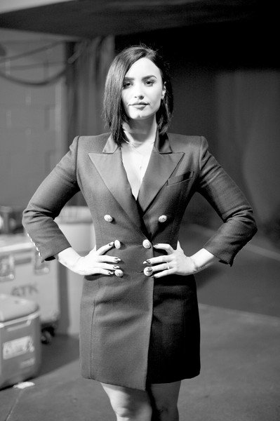 demirealupdate's tweet image. #Lovatics and #Fighters!

Lets join our forces with a #FallInLine streaming party this Sunday.

Our goal: 40M streams on Spotify.
It will helps #Liberation to reach 100M streams as well. 

#FallInLIneStreamingParty