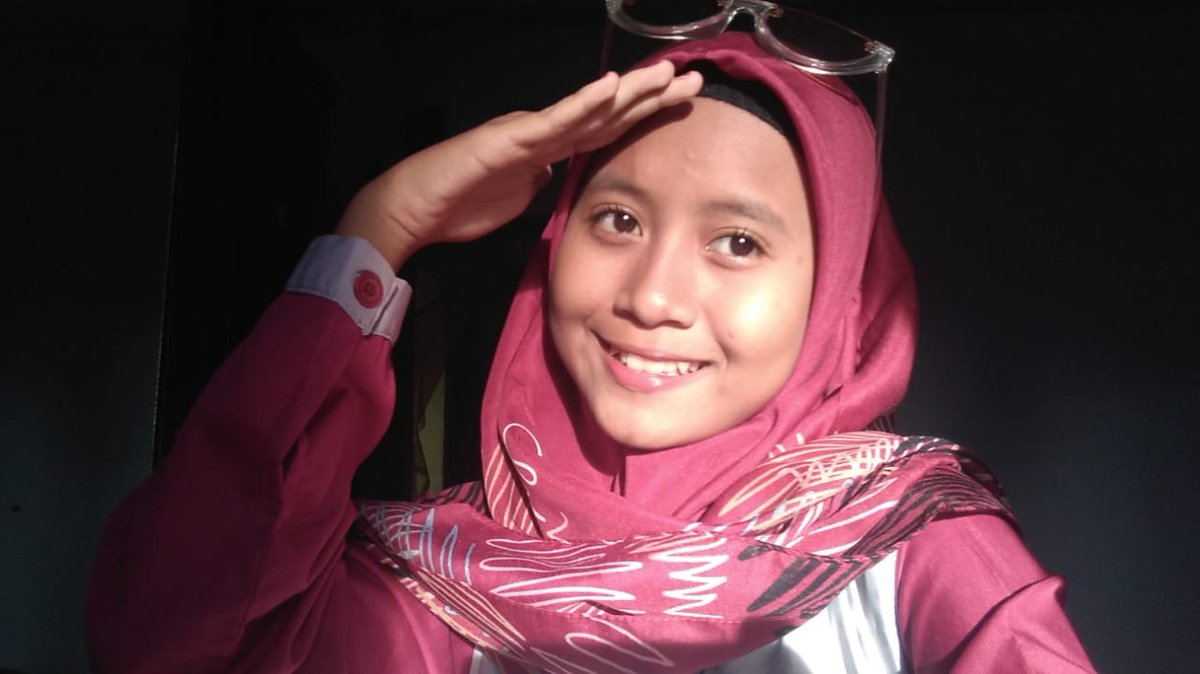 riskaameliaa12's tweet photo. Ega Melyani Ningrum
#lensagraduation36 #SBD9C1819
#selfieformyteacher #9crazy
@frizkiawan_ https://t.co/RT4T44PaVb