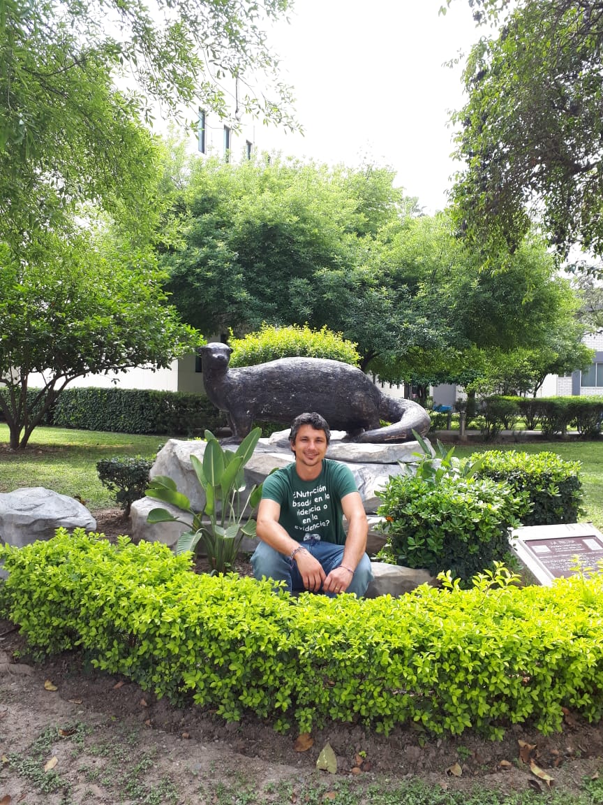 EBaladia's tweet photo. #FormaciónNuBE Ya en @FASPYN_UANL, al lado de la famosa Nutria, mañana daré una #Formacion de Introducción a las Revisiones Sistemáticas #RevSist #SystRev para 30 docentes y alumn@s. L@s Nutriólog@s de #Mexico tienen muchas ganas de aprender sobre #RevSist #SystRev https://t.co/QvBmqCHNmS