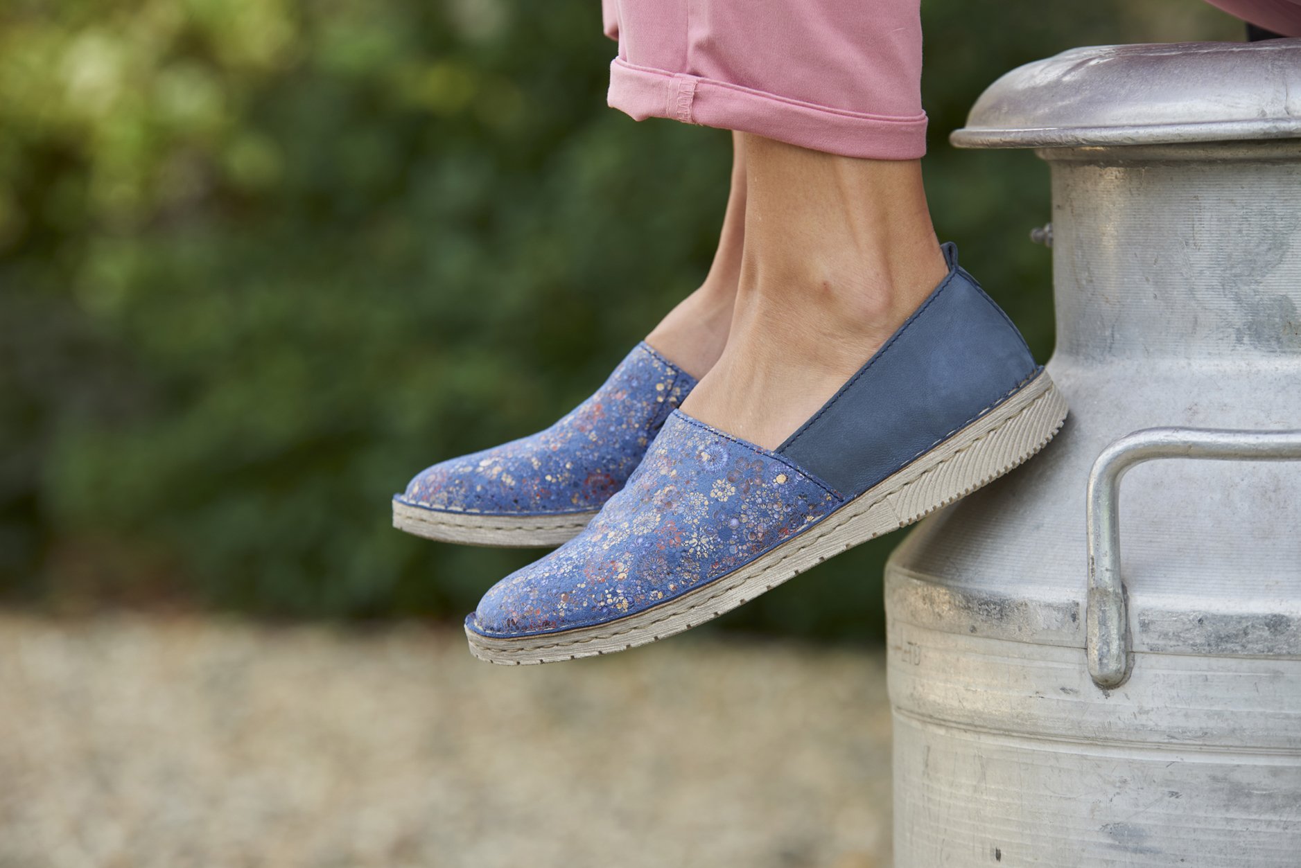 Josef Seibel on X Sofie 33 Ladies casual slip on espadrille shoe with delicate floral and metallic pattern perfect for warm spring evenings. springshoes josefseibel metallic floral https t zYKMd7w8...
