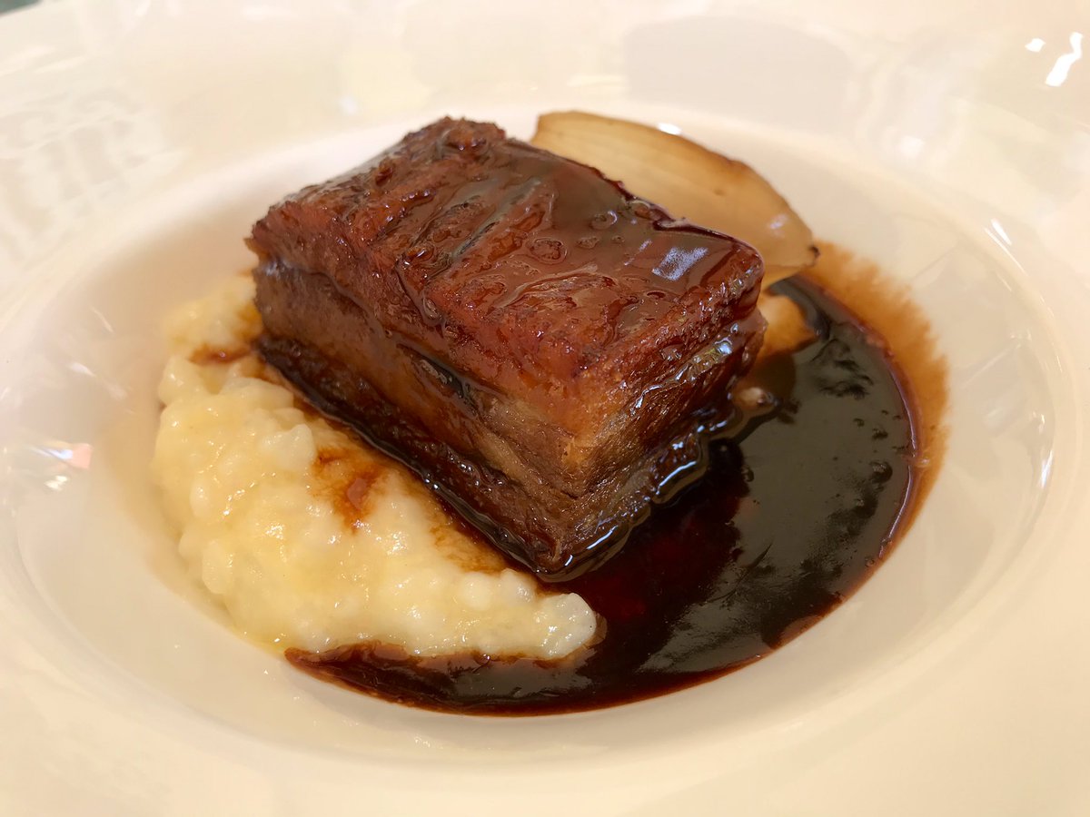 Likers_2Do's tweet photo. At every angle.... FAM PORK BELLY 😭😍🥰

Paired with the Shiraz

#TwoPeasInAPod #GardenParty #ExtravagantLife #WineHouseRestaurant #BoutiqueHotel https://t.co/9gRwMsvXWx