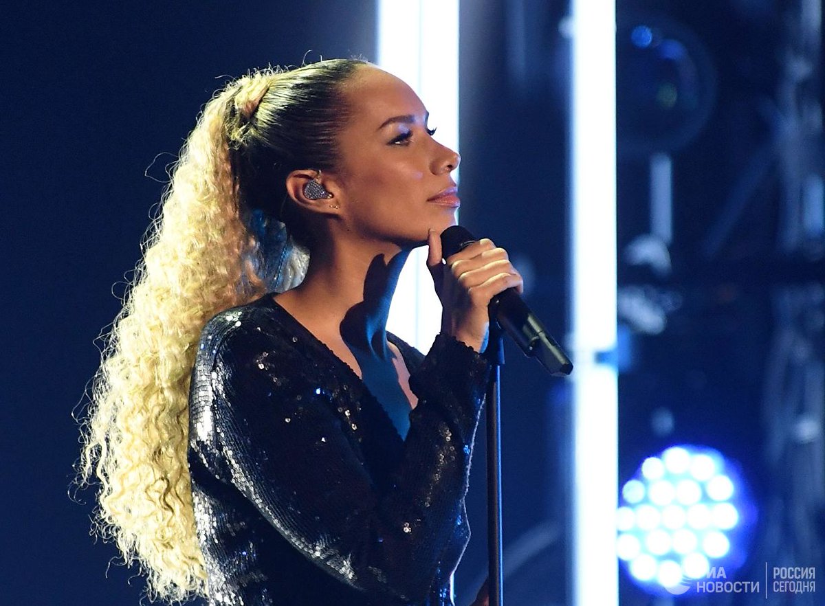 спеть дуэтом. фотосессия в студии звукозаписи. спеть дуэтом. спеть дуэтом. Leon певица швеция.