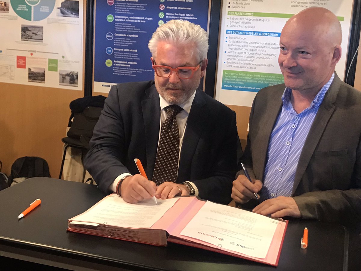 PredictServices's tweet photo. A l’occasion des #ANRN, Predict et le Cerema signent un accord de partenariat afin de partager leurs savoir faire respectifs pour la prévention des risques.@CeremaCom https://t.co/Ya26vZ4ASj