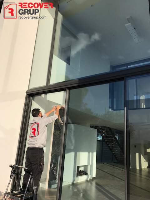 recovergrup's tweet photo. 🌞Con la llegada del sol y el calor muchos deciden en hacer la instalación de las láminas de control solar #3M
En esta ocasión en las casas de alto standing en PGA Golf en Girona ya se han decidido hacia la practicidad y profesionalidad.
¡Ya no sufrirán por el sol ni el calor! https://t.co/s4s6S9xdBp