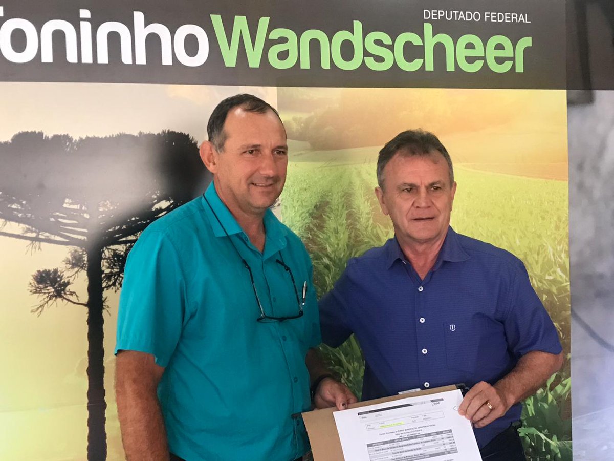 deputadotoninho's tweet image. Trazendo mais um nome forte para o nosso Partido. Edison Filipin, que irá organizar a formação do PROS na cidade de Serranópolis do Iguaçu. Esteve comigo ontem, em Curitiba. É o PROS crescendo a cada dia no nosso Paraná! #Pros #ProsParaná #SerranopolisdoIguaçu #ProsSerranópolis