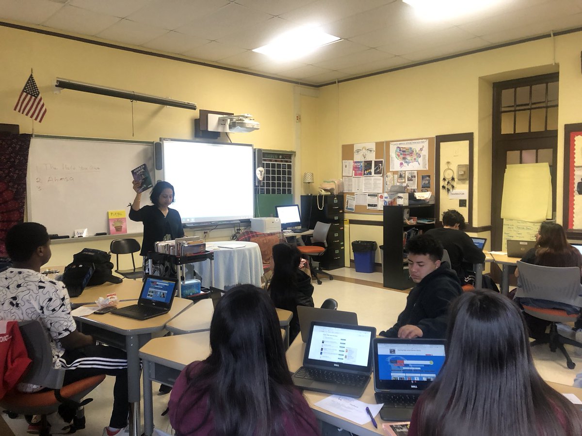 MrsMunzer's tweet photo. @OHS_LIB Because books matter! American Lit students engaging with Mrs. Narsipur on book choices. #independentreading #read #choice https://t.co/Z3KpUz4yAp