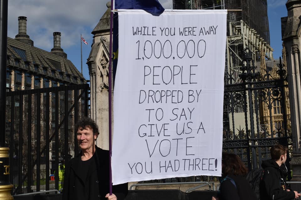 carolJhedges's tweet image. 🇬🇧🇪🇺🇬🇧🇪🇺🇬🇧🇪🇺🇬🇧🇪🇺🇬🇧🇪🇺
Oi @theresa_may 
THIS! 
WE are the PEOPLE and THIS is what we say!

#RevokeArticle50 #remainintheEU #peoplesvote #theresamay #ERG #Brexiteers