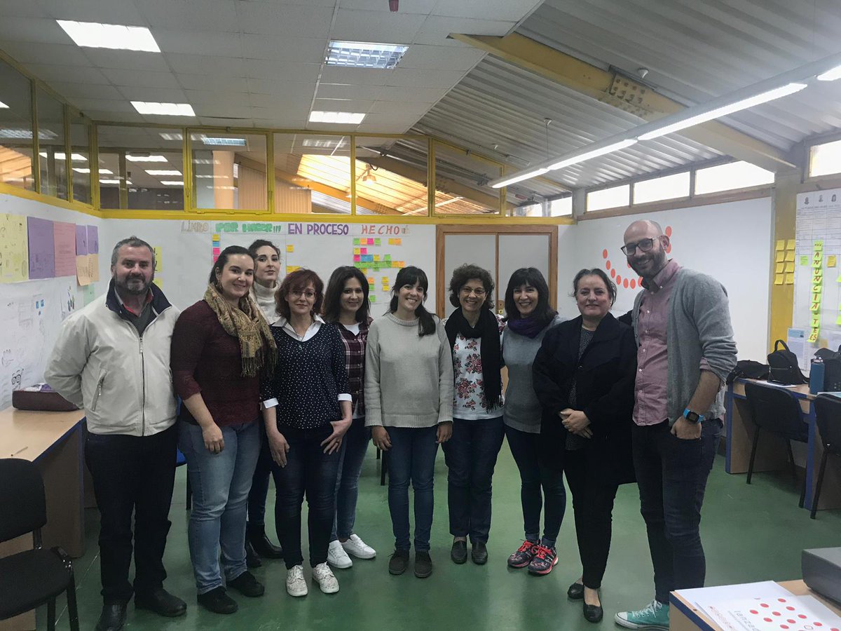Maracena2018's tweet photo. Un millón de gracias @MariangelesRoGo #yosoymosm #súpermosm @MasterMOSM por darnos la última leccion sobre #LinkedIn #rrss en nuestra última semana dentro del programa de las @Lanzaderas_EES @FundacionSMLRPH @Telefonica se acaba @LanzaderaGuadix #Granada https://t.co/ruojCLvSZ1