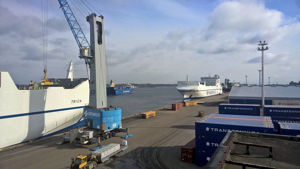 StevecoOy's tweet photo. Tuesday greetings from Hietanen! Photo: Jukka Malm #Hietanen #Kotka #PortOfHaminaKotka #roro #Transfennica #logistics #portoperator https://t.co/2aWagVxRFa