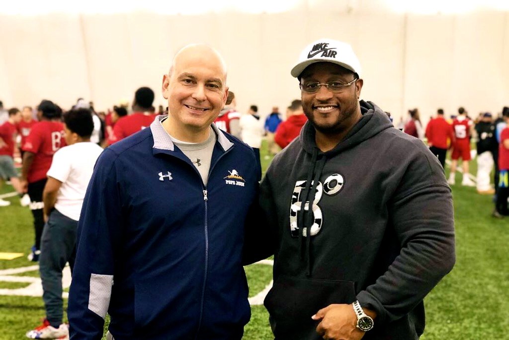 CoachColyer's tweet photo. Great to have Frank Stinson from @BelowBodyBar Cryotherapy come talk to our team last week about proper recovery. #FFF #BAthletic #GoLions https://t.co/ZuOGvDolSv