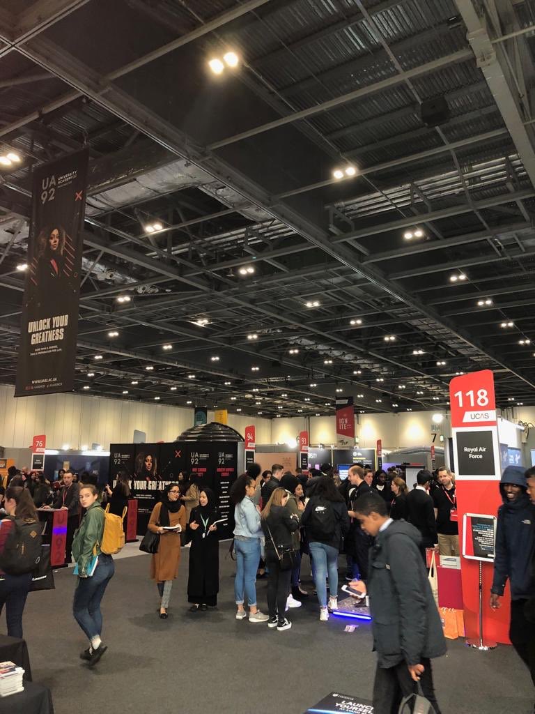 LaRetraiteSW12's tweet photo. Year 12 students learning about their university options at the @ucas_online fair @ExCeLLondon https://t.co/JAYO7l3mvy