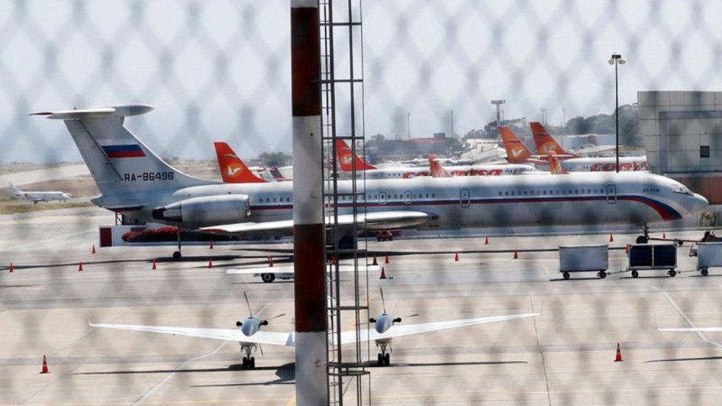 NewsMilitarymad's tweet photo. Russia deploy Military Planes to Venezuela amid fury from US. #militarynews https://t.co/0Vutgew5Pe https://t.co/gBLCWfOqF1