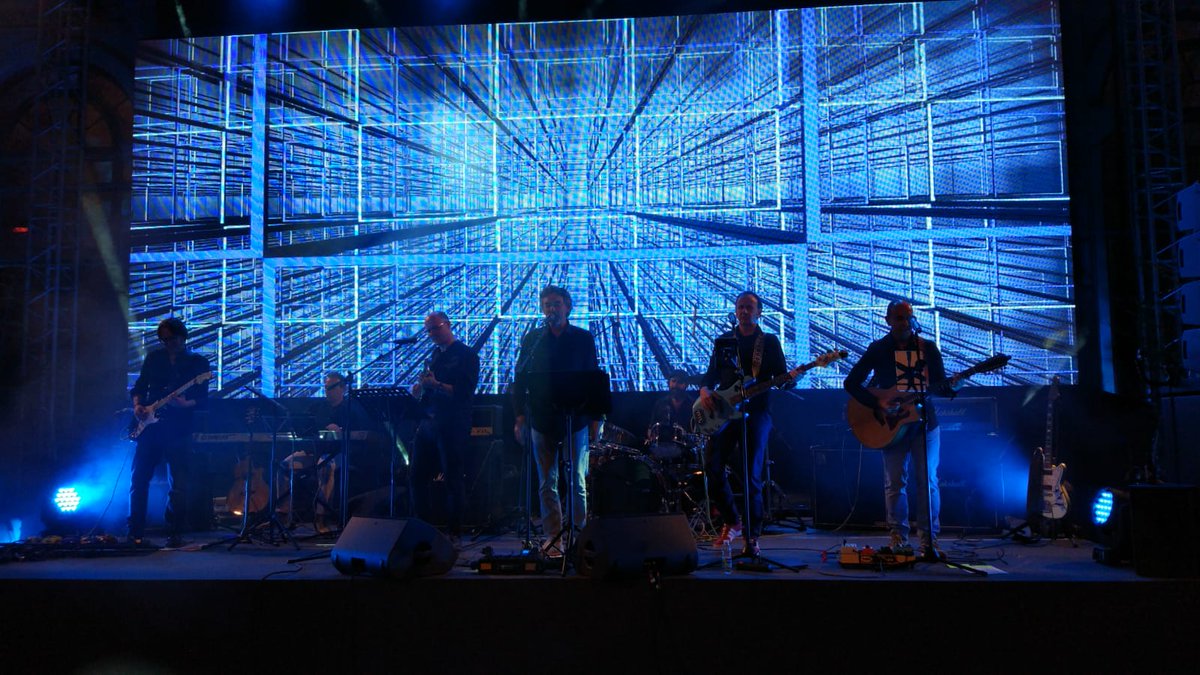 maxiloGBCOM's tweet photo. El #DrCaubet y su banda los #VINTAGEROCKERS, estrellas del rock en el #CongresoITIIbérico de Oporto. https://t.co/Bg3p27OtFs https://t.co/05k3IcregL