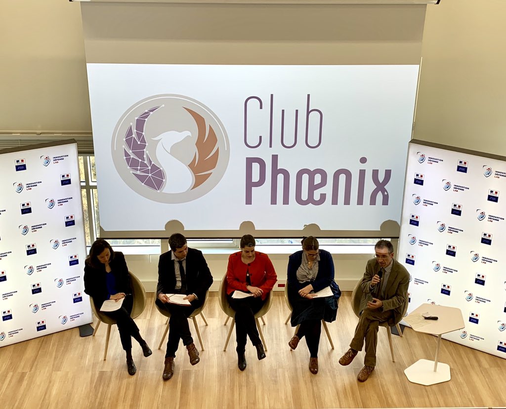 Agence_ID's tweet photo. 📡Cyberdefense : #innovationdefenselab accueille le #ClubPhoenix. Jeunes chercheurs, partenaires et institutionnels évoquent les #enjeuxcyber communs à la défense et aux entreprises privées. #DGRIS @NicolasBronard #PES #RelèveStratégique https://t.co/k9yI6GrSkg