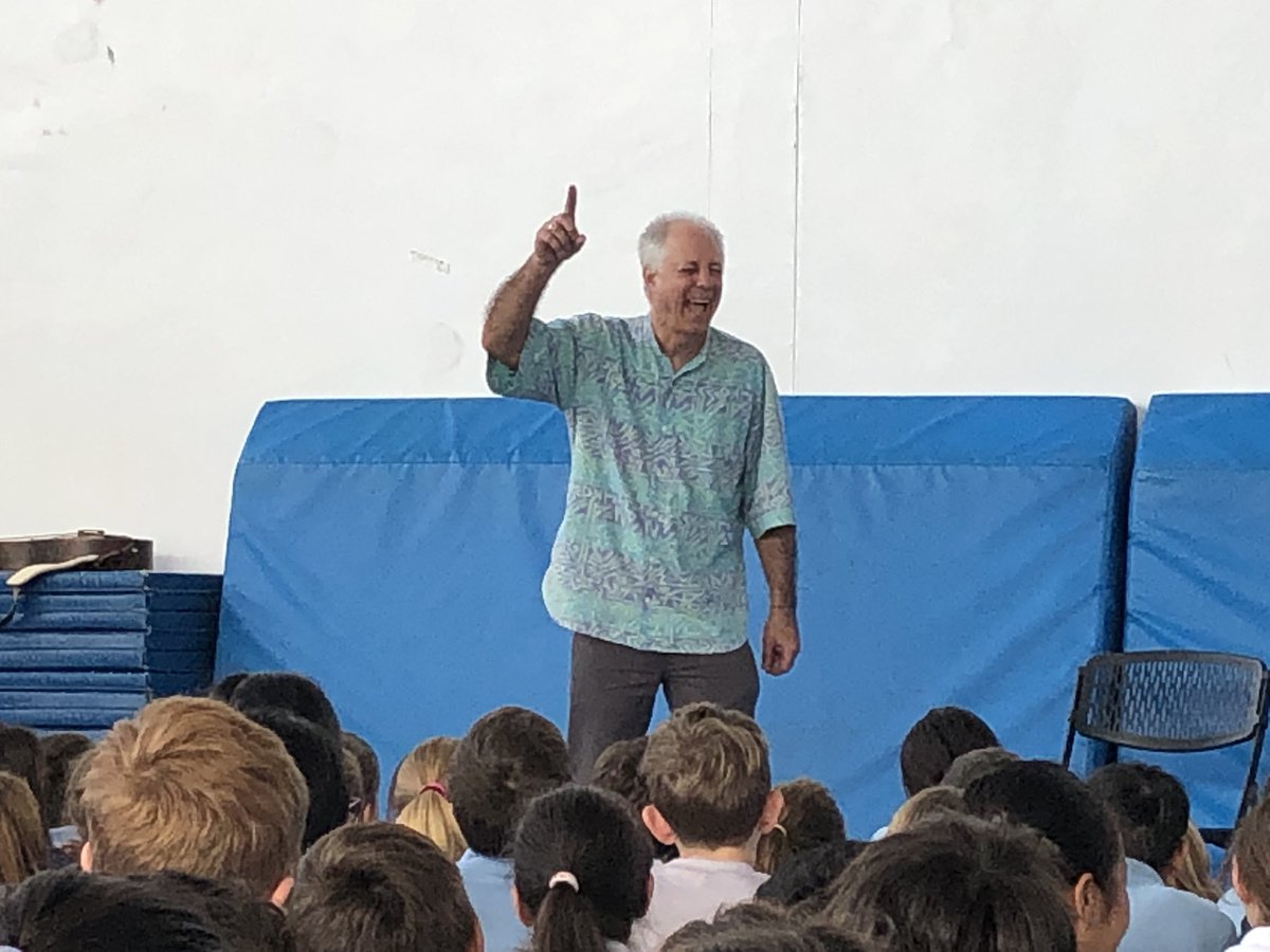 Following on from #PAIS2019, @StuartLStotts is working with #grades4&5 on their storytelling skills.
#WeAreAuthentic 
#WeAreStorytellers